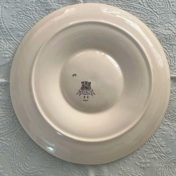 1930's French Artichoke
Plate by Gien. - Picture 2 of 12